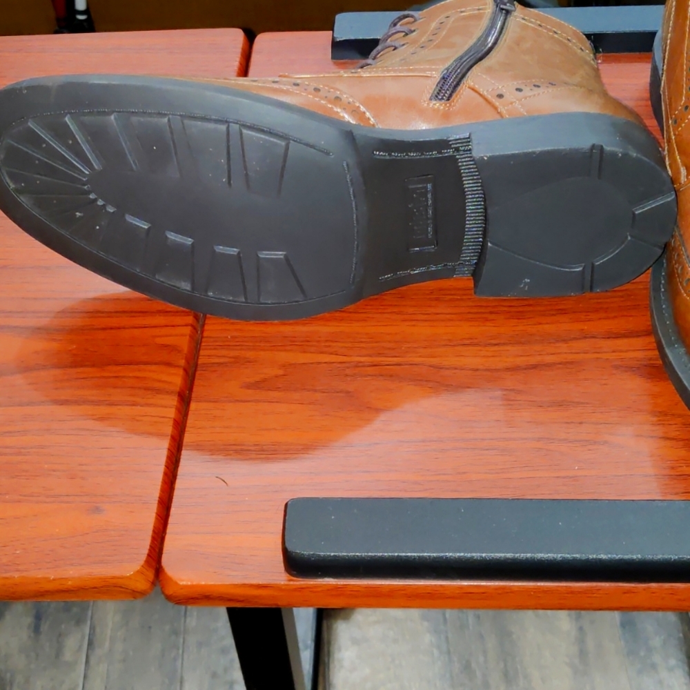 Kenneth Cole Unlisted Blind Sided Boots (11) NWOT - Picture 4 of 6